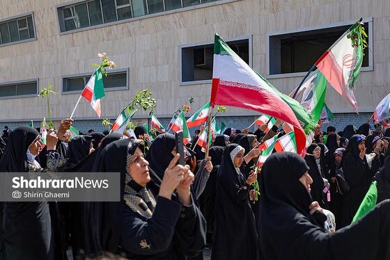 گزارش تصویری | گلباران حرم مطهر رضوی به مناسبت سالروز میلاد حضرت معصومه (س)