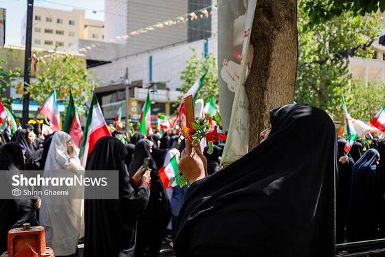 گزارش تصویری | گلباران حرم مطهر رضوی به مناسبت سالروز میلاد حضرت معصومه (س)