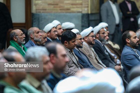 گزارش تصویری | مراسم رونمایی از نسخه چاپ‌شده قرآن کریم به خط رنّانی به همراه دست خط رهبر شهید انقلاب