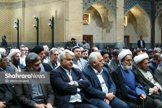 گزارش تصویری | مراسم رونمایی از نسخه چاپ‌شده قرآن کریم به خط رنّانی به همراه دست خط رهبر شهید انقلاب