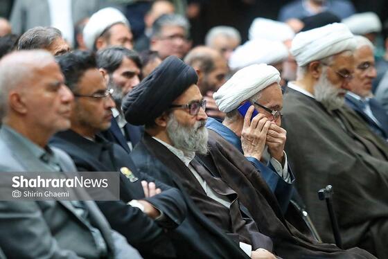 گزارش تصویری | مراسم رونمایی از نسخه چاپ‌شده قرآن کریم به خط رنّانی به همراه دست خط رهبر شهید انقلاب