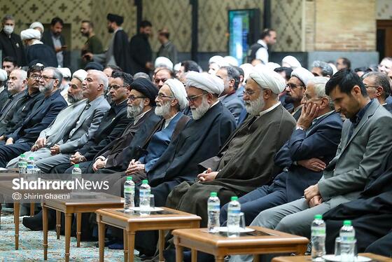 گزارش تصویری | مراسم رونمایی از نسخه چاپ‌شده قرآن کریم به خط رنّانی به همراه دست خط رهبر شهید انقلاب