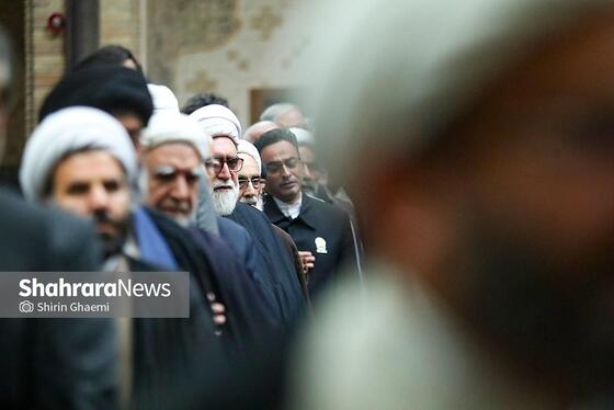 گزارش تصویری | مراسم رونمایی از نسخه چاپ‌شده قرآن کریم به خط رنّانی به همراه دست خط رهبر شهید انقلاب