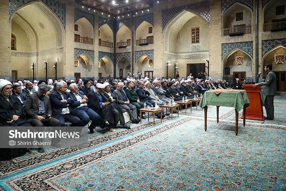 گزارش تصویری | مراسم رونمایی از نسخه چاپ‌شده قرآن کریم به خط رنّانی به همراه دست خط رهبر شهید انقلاب