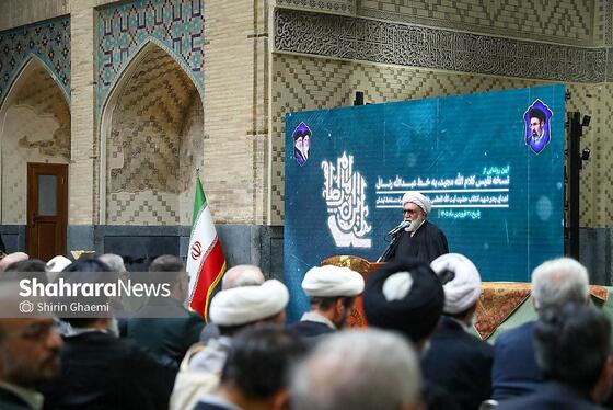 گزارش تصویری | مراسم رونمایی از نسخه چاپ‌شده قرآن کریم به خط رنّانی به همراه دست خط رهبر شهید انقلاب