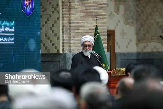 گزارش تصویری | مراسم رونمایی از نسخه چاپ‌شده قرآن کریم به خط رنّانی به همراه دست خط رهبر شهید انقلاب