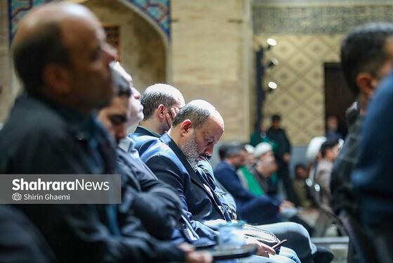 گزارش تصویری | مراسم رونمایی از نسخه چاپ‌شده قرآن کریم به خط رنّانی به همراه دست خط رهبر شهید انقلاب