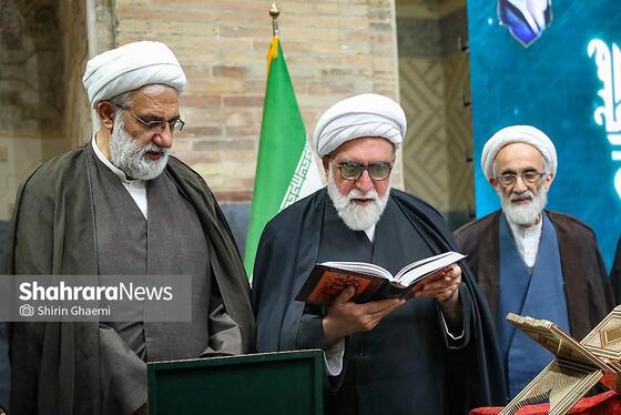 گزارش تصویری | مراسم رونمایی از نسخه چاپ‌شده قرآن کریم به خط رنّانی به همراه دست خط رهبر شهید انقلاب