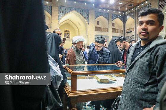 گزارش تصویری | مراسم رونمایی از نسخه چاپ‌شده قرآن کریم به خط رنّانی به همراه دست خط رهبر شهید انقلاب