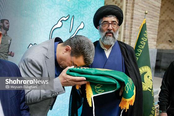 گزارش تصویری | آیین رسمی بدرقه دوندگان کاروان جاده ولایت در حرم مطهر رضوی