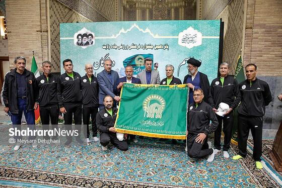 گزارش تصویری | آیین رسمی بدرقه دوندگان کاروان جاده ولایت در حرم مطهر رضوی