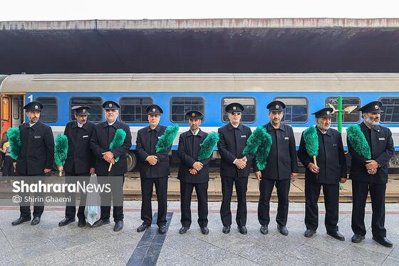 گزارش تصویری | ورود خانواده شهدای میناب به مشهدالرضا