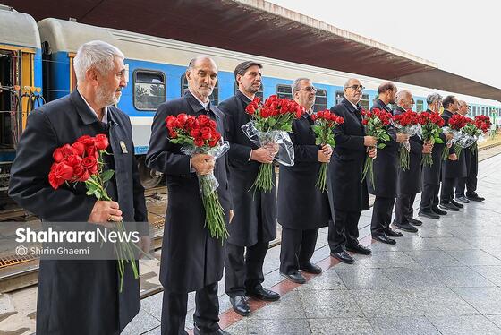 گزارش تصویری | ورود خانواده شهدای میناب به مشهدالرضا