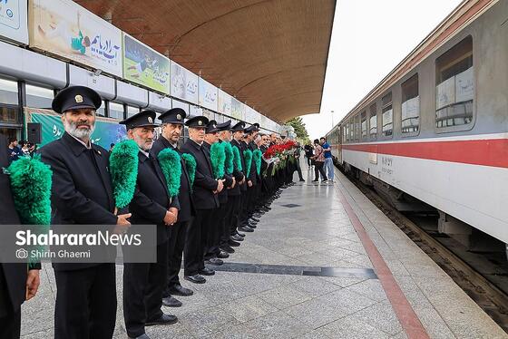 گزارش تصویری | ورود خانواده شهدای میناب به مشهدالرضا