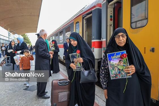 گزارش تصویری | ورود خانواده شهدای میناب به مشهدالرضا