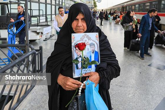 گزارش تصویری | ورود خانواده شهدای میناب به مشهدالرضا