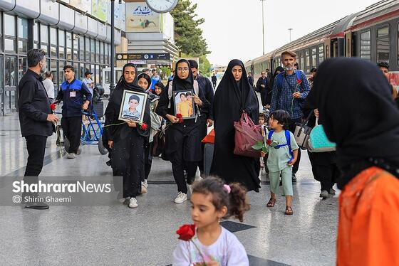 گزارش تصویری | ورود خانواده شهدای میناب به مشهدالرضا