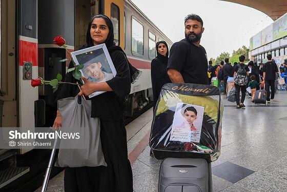 گزارش تصویری | ورود خانواده شهدای میناب به مشهدالرضا