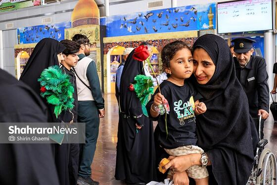 گزارش تصویری | ورود خانواده شهدای میناب به مشهدالرضا
