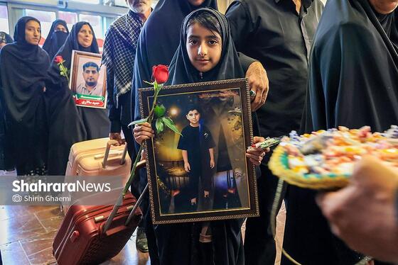 گزارش تصویری | ورود خانواده شهدای میناب به مشهدالرضا