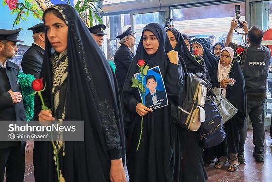 گزارش تصویری | ورود خانواده شهدای میناب به مشهدالرضا