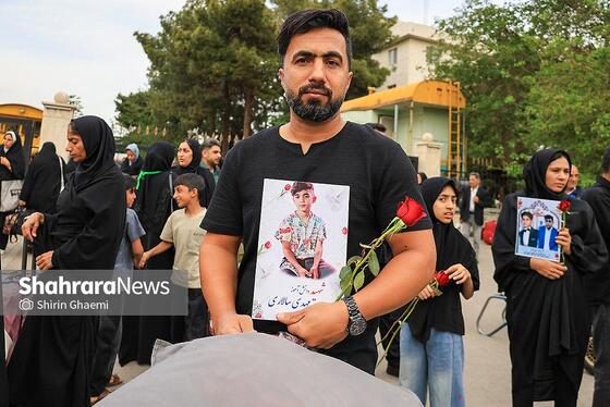 گزارش تصویری | ورود خانواده شهدای میناب به مشهدالرضا