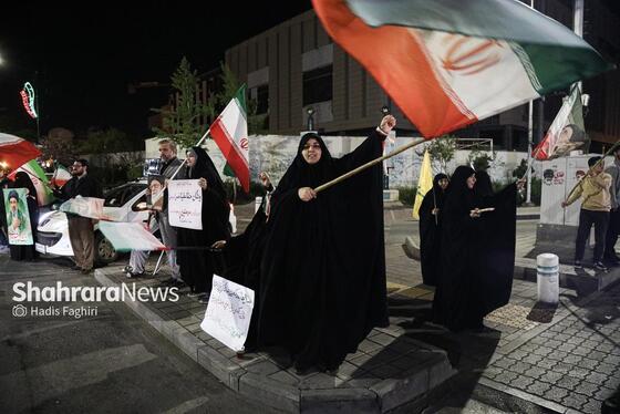 گزارش تصویری | پنجاه‌ودومین موج از حضور حماسی شبانه مردم مشهد در خیابان‌ها