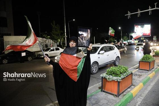 گزارش تصویری | پنجاه‌ودومین موج از حضور حماسی شبانه مردم مشهد در خیابان‌ها