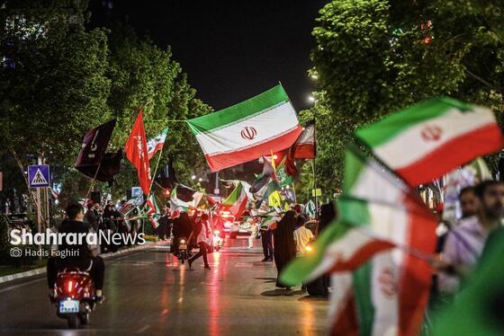 گزارش تصویری | پنجاه‌ودومین موج از حضور حماسی شبانه مردم مشهد در خیابان‌ها