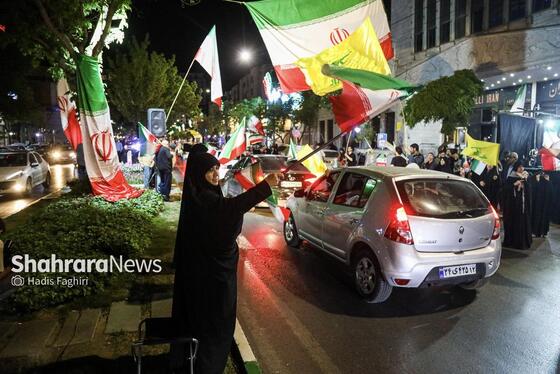 گزارش تصویری | پنجاه‌ودومین موج از حضور حماسی شبانه مردم مشهد در خیابان‌ها