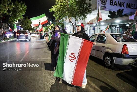 گزارش تصویری | پنجاه‌ودومین موج از حضور حماسی شبانه مردم مشهد در خیابان‌ها