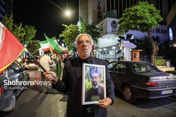گزارش تصویری | پنجاه‌ودومین موج از حضور حماسی شبانه مردم مشهد در خیابان‌ها