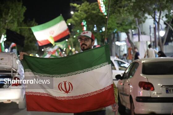 گزارش تصویری | پنجاه‌ودومین موج از حضور حماسی شبانه مردم مشهد در خیابان‌ها