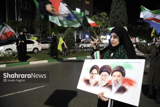 گزارش تصویری | پنجاه‌ودومین موج از حضور حماسی شبانه مردم مشهد در خیابان‌ها