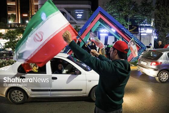 گزارش تصویری | پنجاه‌ودومین موج از حضور حماسی شبانه مردم مشهد در خیابان‌ها