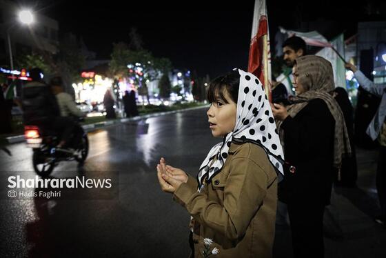 گزارش تصویری | پنجاه‌ودومین موج از حضور حماسی شبانه مردم مشهد در خیابان‌ها
