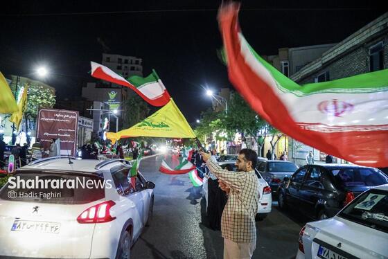 گزارش تصویری | پنجاه‌ودومین موج از حضور حماسی شبانه مردم مشهد در خیابان‌ها