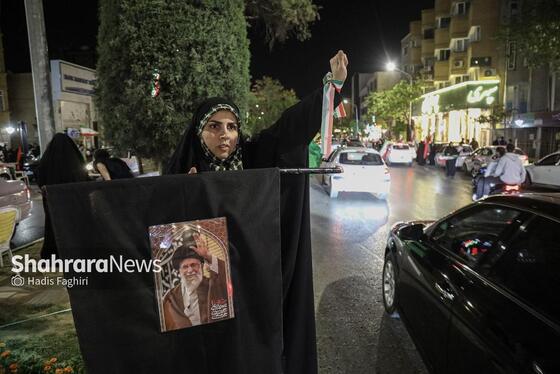 گزارش تصویری | پنجاه‌ودومین موج از حضور حماسی شبانه مردم مشهد در خیابان‌ها