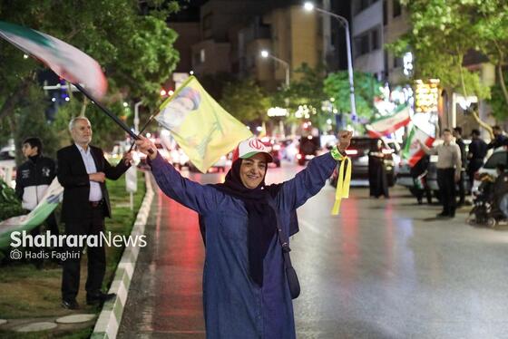 گزارش تصویری | پنجاه‌ودومین موج از حضور حماسی شبانه مردم مشهد در خیابان‌ها