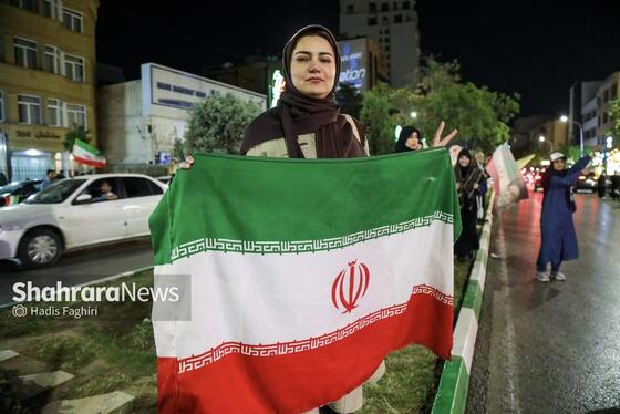 گزارش تصویری | پنجاه‌ودومین موج از حضور حماسی شبانه مردم مشهد در خیابان‌ها