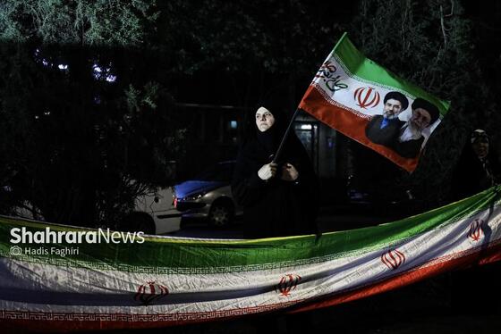 گزارش تصویری | پنجاه‌ودومین موج از حضور حماسی شبانه مردم مشهد در خیابان‌ها