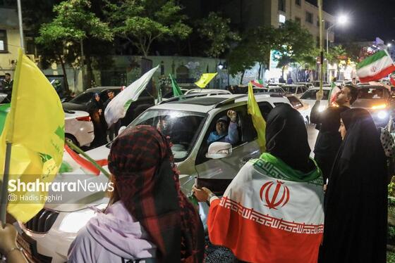 گزارش تصویری | پنجاه‌ودومین موج از حضور حماسی شبانه مردم مشهد در خیابان‌ها