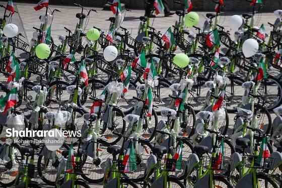 گزارش تصویری | مراسم رونمایی از ۵۱۰ دستگاه دوچرخه بایدو و بهره‌برداری از اولین دستگاه شارژ برقی خودرو