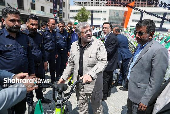 گزارش تصویری | مراسم رونمایی از ۵۱۰ دستگاه دوچرخه بایدو و بهره‌برداری از اولین دستگاه شارژ برقی خودرو