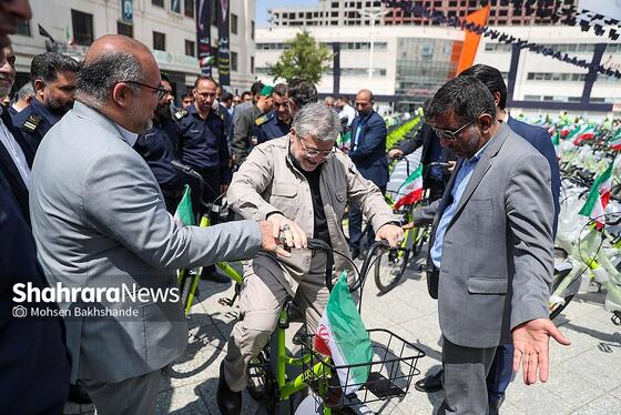 گزارش تصویری | مراسم رونمایی از ۵۱۰ دستگاه دوچرخه بایدو و بهره‌برداری از اولین دستگاه شارژ برقی خودرو