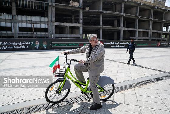گزارش تصویری | مراسم رونمایی از ۵۱۰ دستگاه دوچرخه بایدو و بهره‌برداری از اولین دستگاه شارژ برقی خودرو