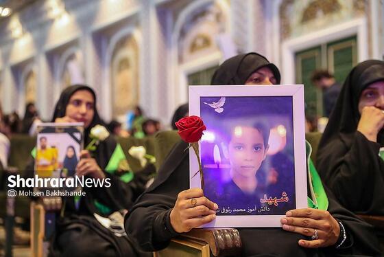 گزارش تصویری | بزرگداشت شهدای مدرسه شجره طیبه میناب در حرم مطهر رضوی