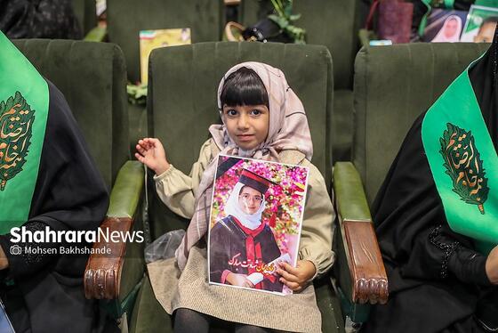 گزارش تصویری | بزرگداشت شهدای مدرسه شجره طیبه میناب در حرم مطهر رضوی