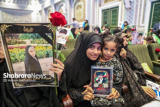 گزارش تصویری | بزرگداشت شهدای مدرسه شجره طیبه میناب در حرم مطهر رضوی