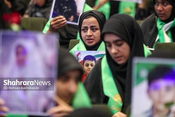 گزارش تصویری | بزرگداشت شهدای مدرسه شجره طیبه میناب در حرم مطهر رضوی